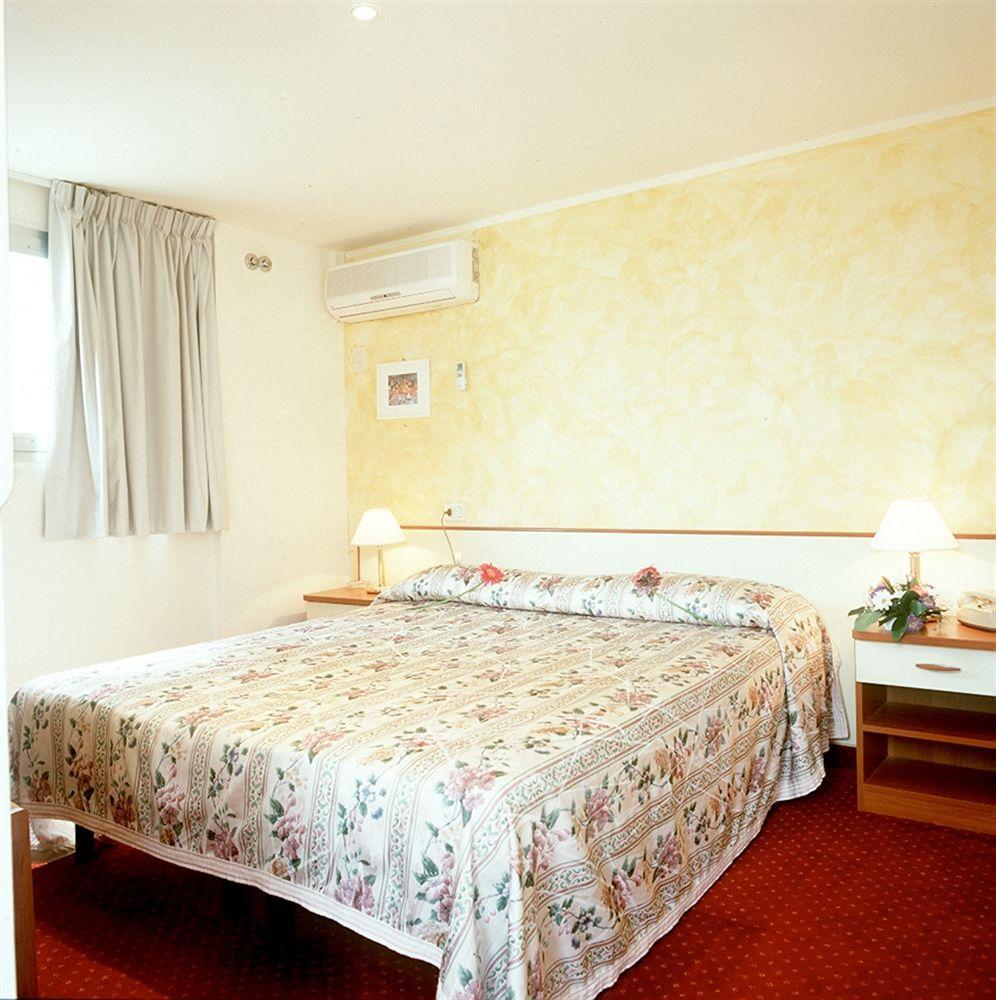 Hotel Mirabella Riccione Dış mekan fotoğraf